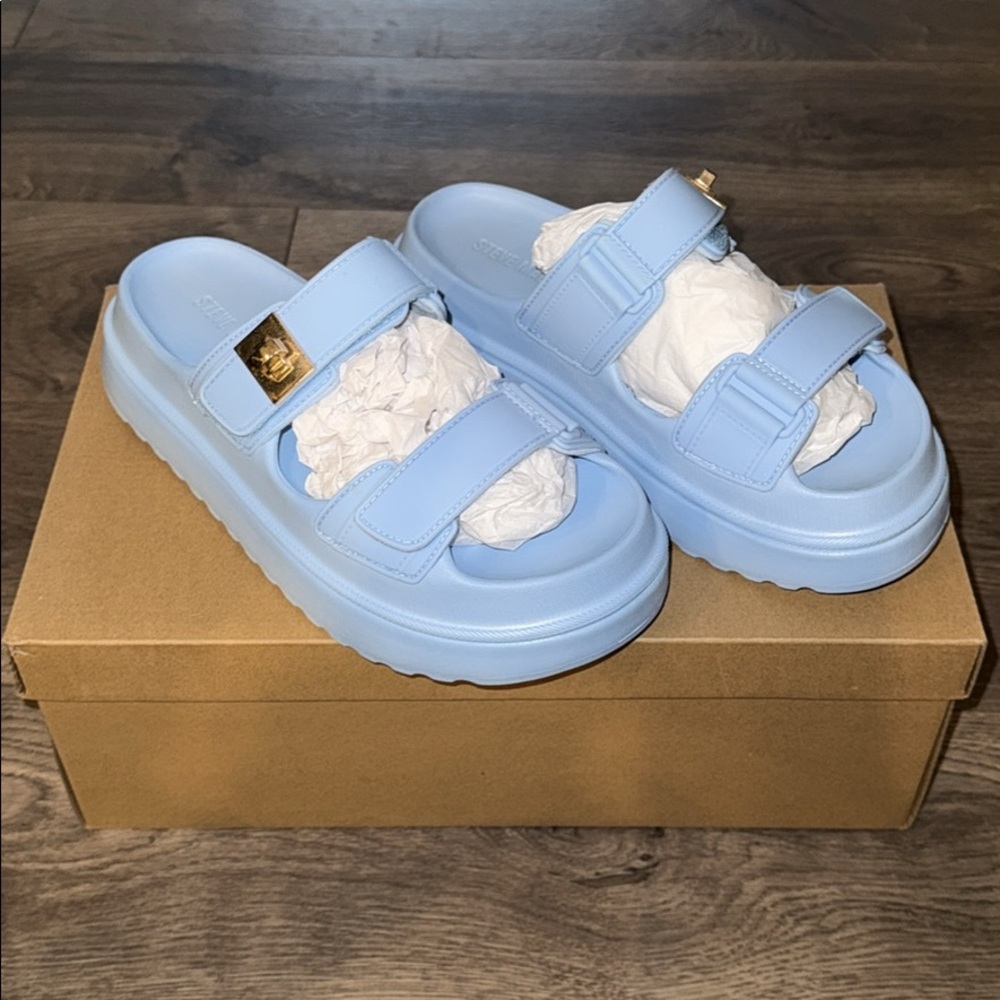 NWT Women’s Steve Madden Sandals